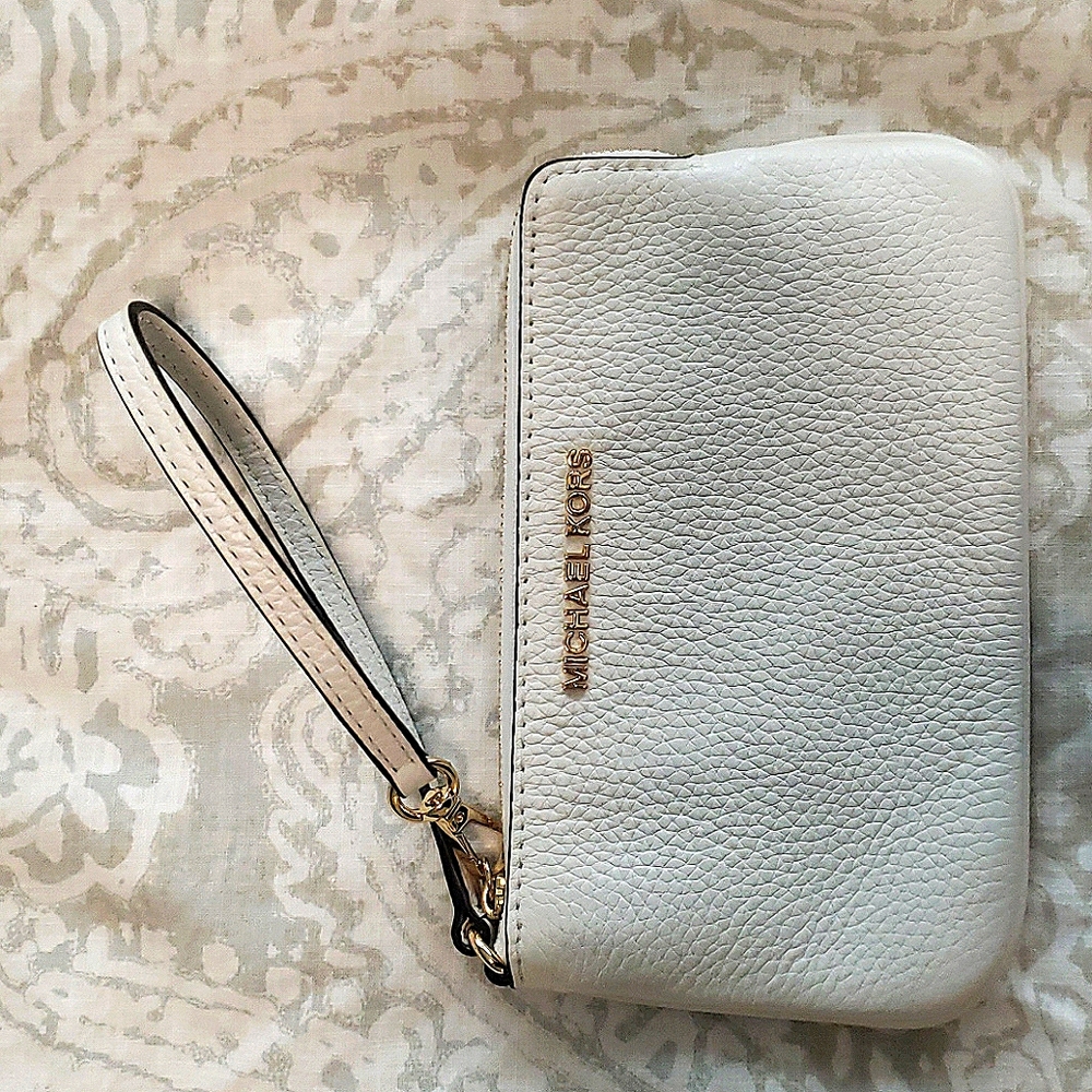 Auth Michael Kors Jet Set leather wristlet